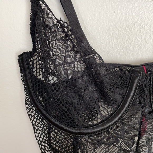 NEW W/ TAGS Floral Lace and Fishnet Black Teddy - Picture 4 of 9